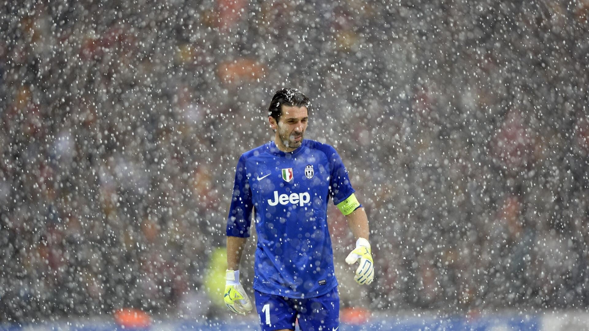 欧联杯四强战激情夜！库里里突外投，那不勒斯鏖战纽约尼克斯