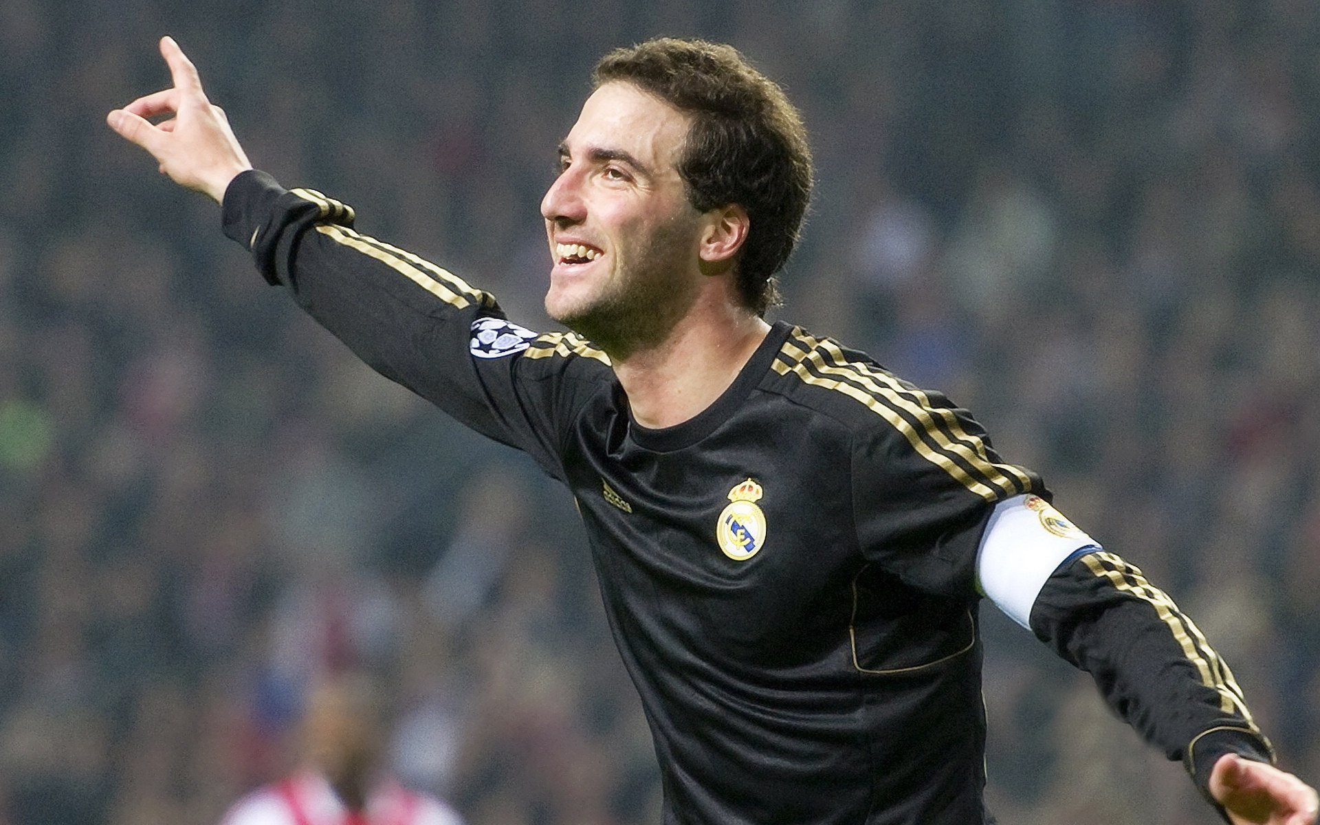 TheShy迎来十五赛季高光表现，塞尔维亚队球迷沸腾！